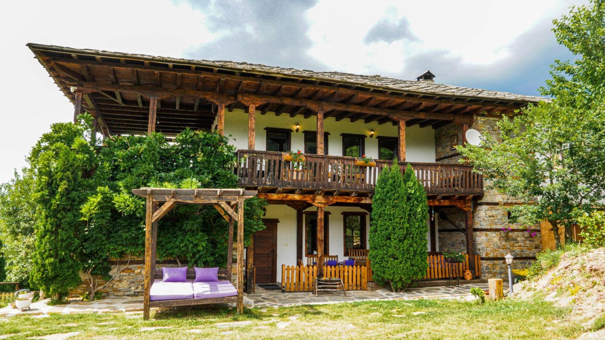 Панорама Хаус Лещен И Еко Къщи Дървена И Землянка Ngoại thất bức ảnh