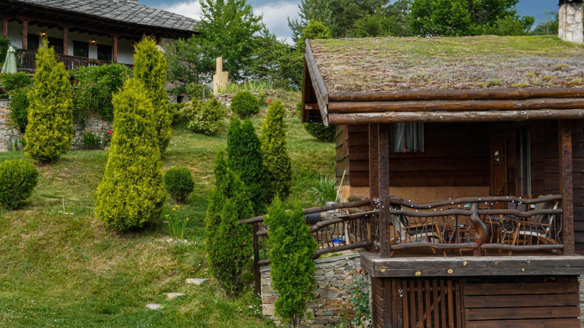Панорама Хаус Лещен И Еко Къщи Дървена И Землянка Ngoại thất bức ảnh